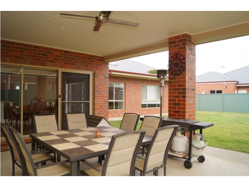 24 Plover Drive, Kialla VIC 3631