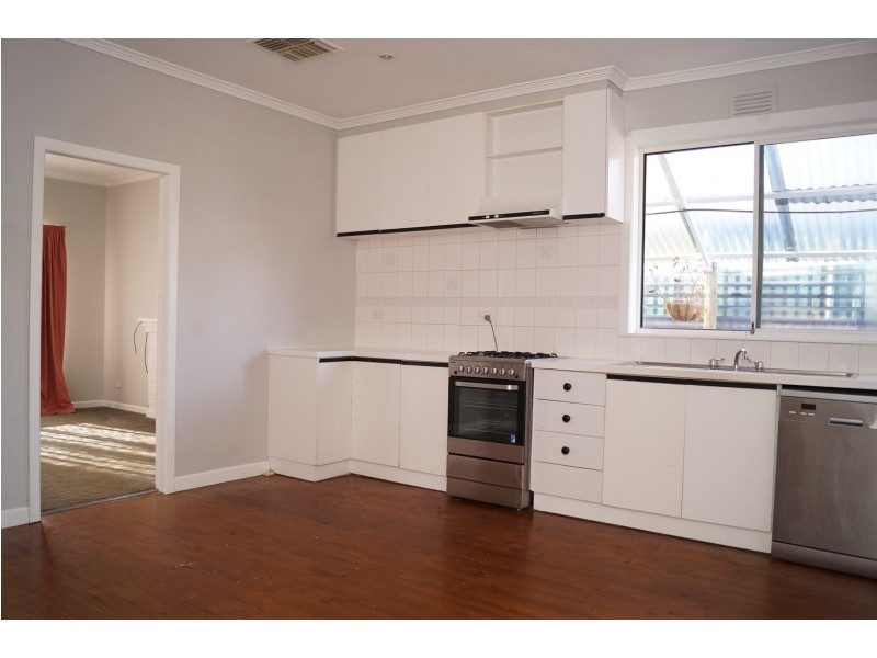 4 MacKeller Crescent, Mooroopna VIC 3629