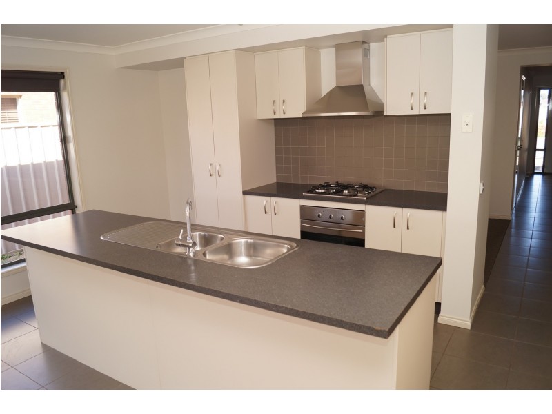 49 Taig Avenue, Kialla VIC 3631