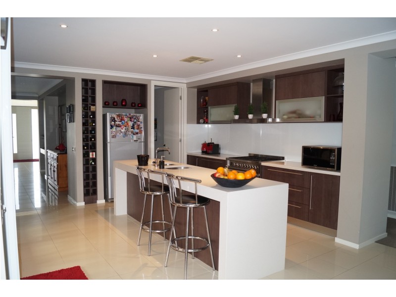 8 Brambuck Avenue, Kialla VIC 3631