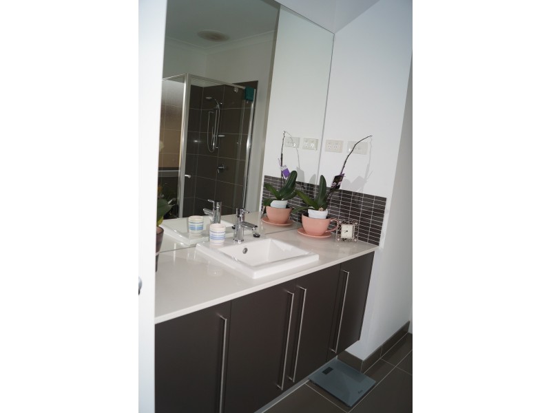 8 Brambuck Avenue, Kialla VIC 3631