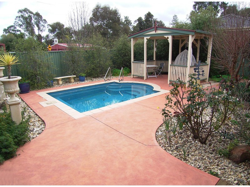 18 Raftery Road, Kialla VIC 3631