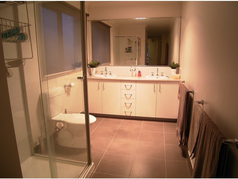 2/9-10 Jindabyne Court, Kialla VIC 3631