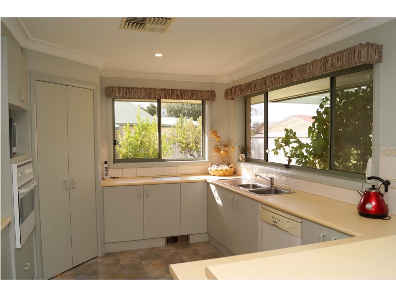 8 Sunrise Court, Shepparton VIC 3630