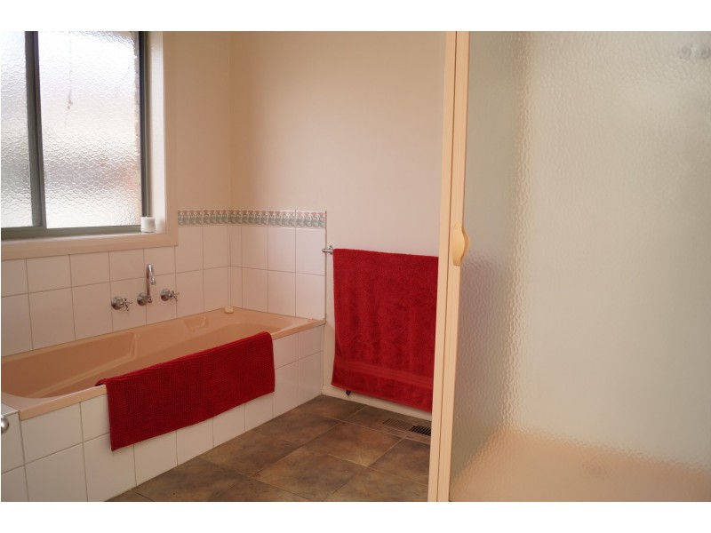 8 Sunrise Court, Shepparton VIC 3630