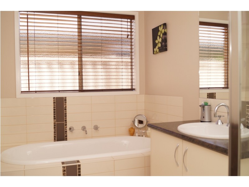 14 Sugargum Crescent, Kialla VIC 3631