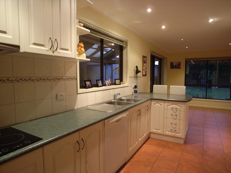 14 Nicholls Avenue, Shepparton VIC 3630