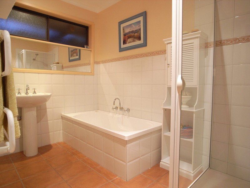 14 Nicholls Avenue, Shepparton VIC 3630