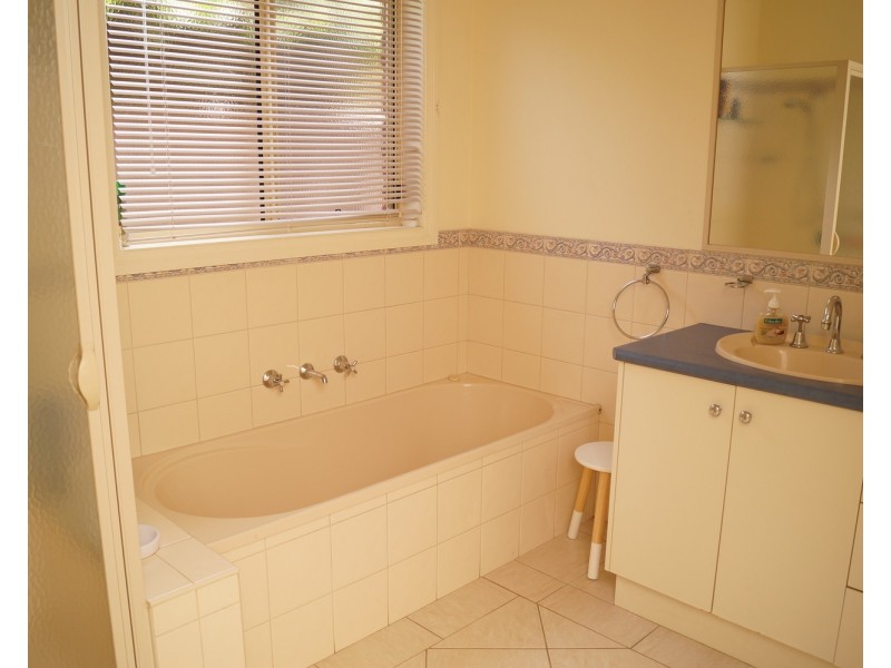 24 Romney Crescent, Shepparton VIC 3630