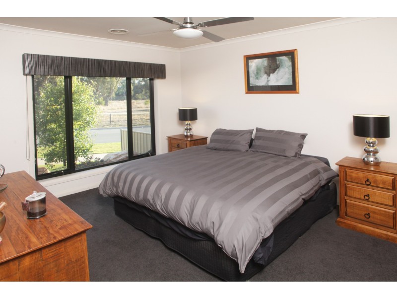 6 Wanderers Lane, Kialla VIC 3631