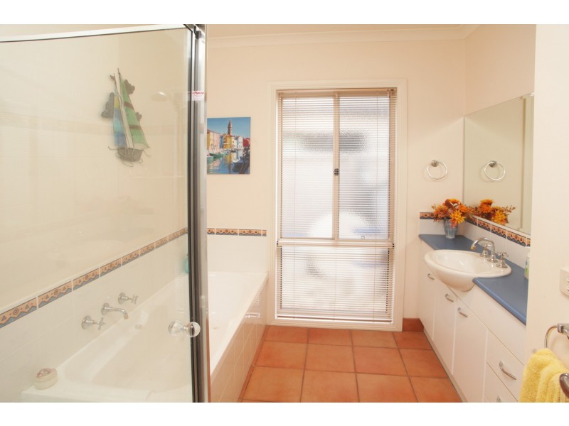 12 Lauriston Court, Kialla VIC 3631