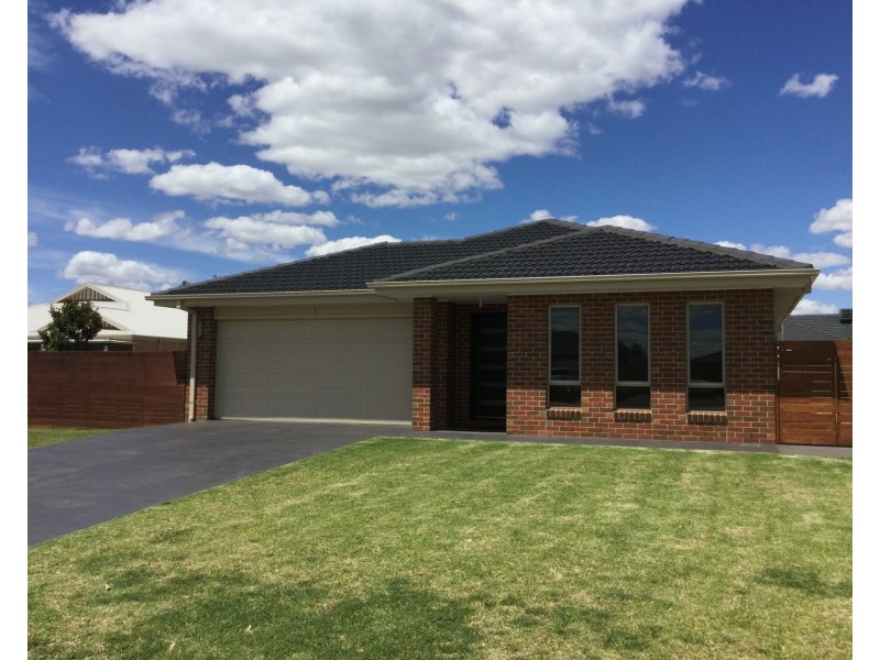 13 Brambuck Avenue, Kialla VIC 3631