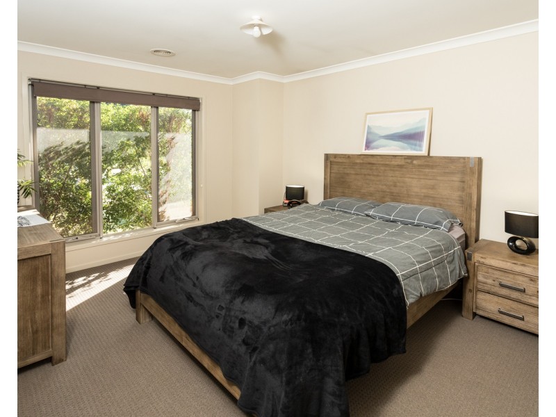 8 Teatree Place, Kialla VIC 3631