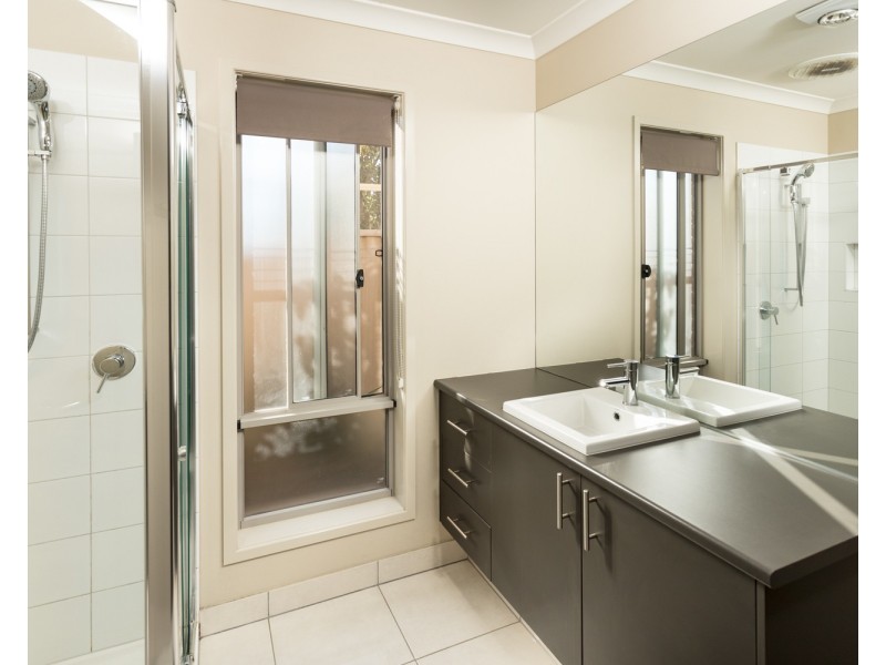 8 Teatree Place, Kialla VIC 3631