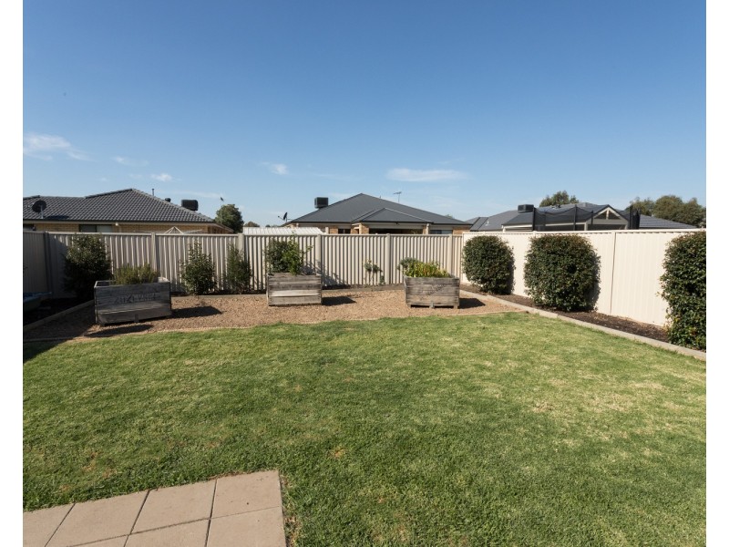 8 Teatree Place, Kialla VIC 3631