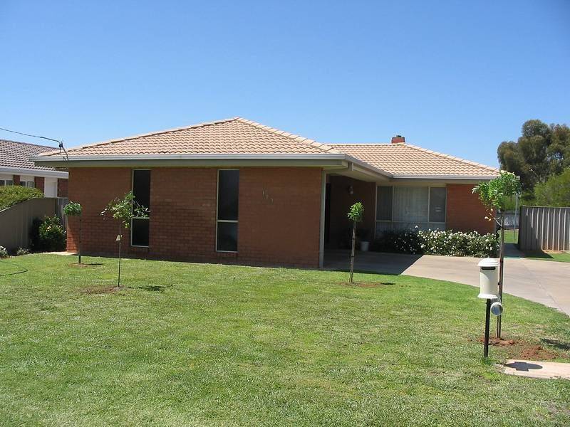 120 Crispe Street, Deniliquin NSW 2710