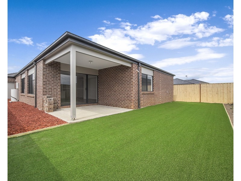 38  Laker Boulevard, Clyde North VIC 3978