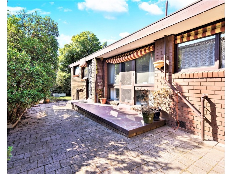 17 Birchfield Crescent, Wantirna VIC 3152