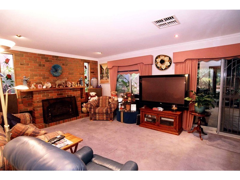 2 Parkhaven Way, Knoxfield VIC 3180