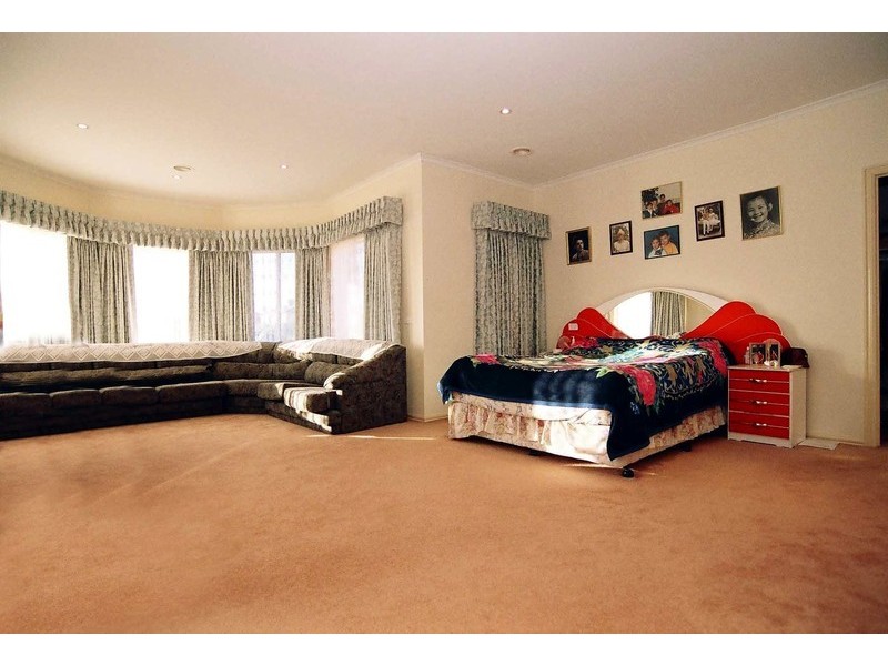 42 Windsor Drive, Lysterfield VIC 3156