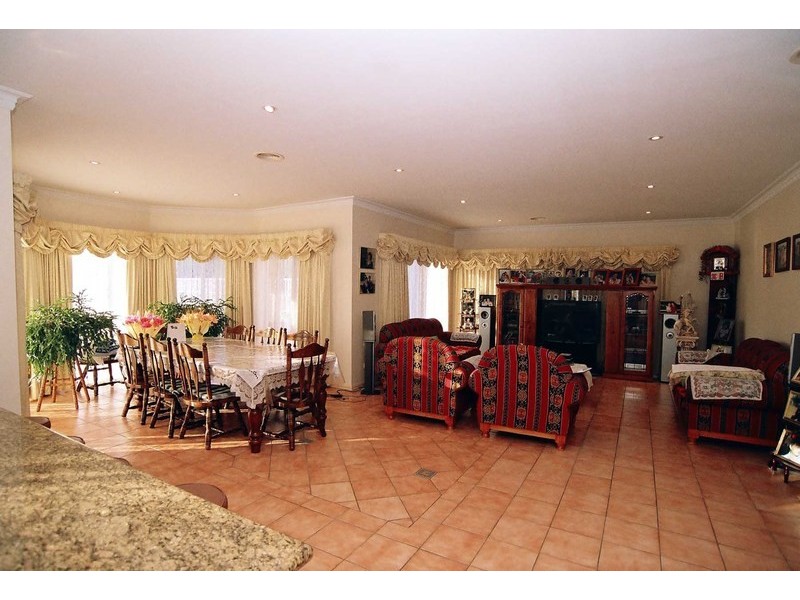 42 Windsor Drive, Lysterfield VIC 3156