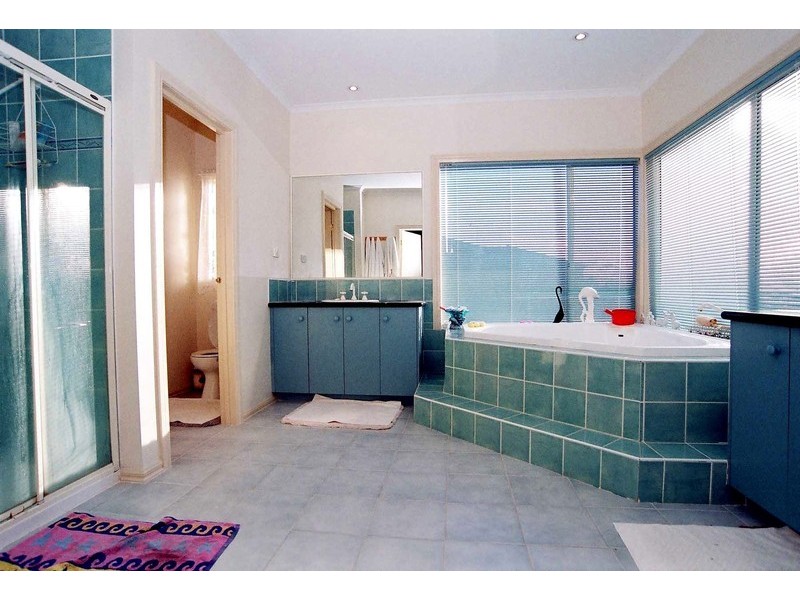 42 Windsor Drive, Lysterfield VIC 3156