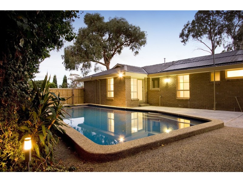 2 Thornley Close, Ferntree Gully VIC 3156