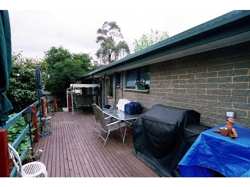32 Johnson Drive, Ferntree Gully VIC 3156