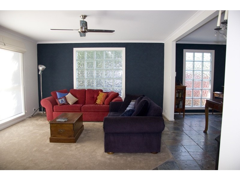 9 Hilltop Road, Upper Ferntree Gully VIC 3156