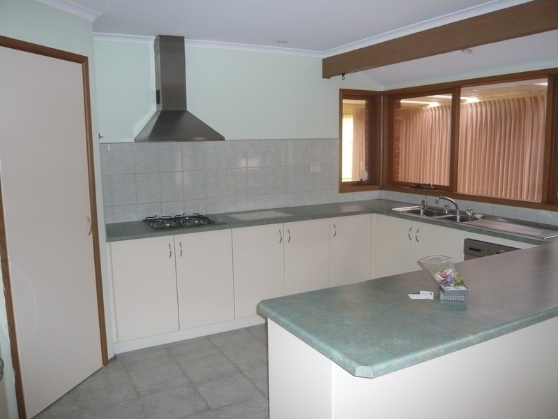 77 Lakesfield Drive, Lysterfield VIC 3156