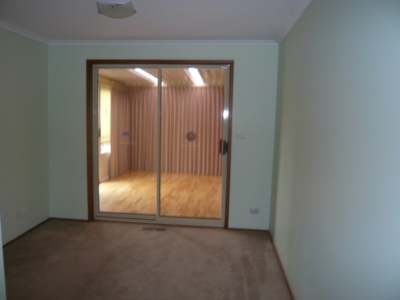 77 Lakesfield Drive, Rowville VIC 3178