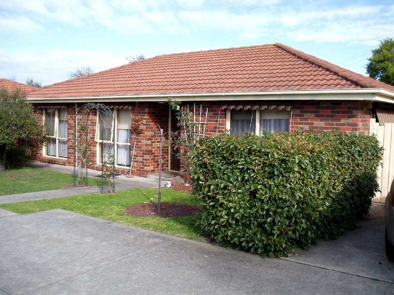 2/25 Spring Road, Springvale South VIC 3172