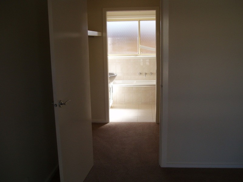 3/7 Wattletree (Corner Pinnacle Avenue) Road, Ferntree Gully VIC 3156