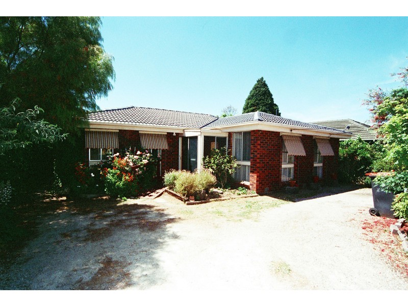 16 Grayson Drive, Scoresby VIC 3179