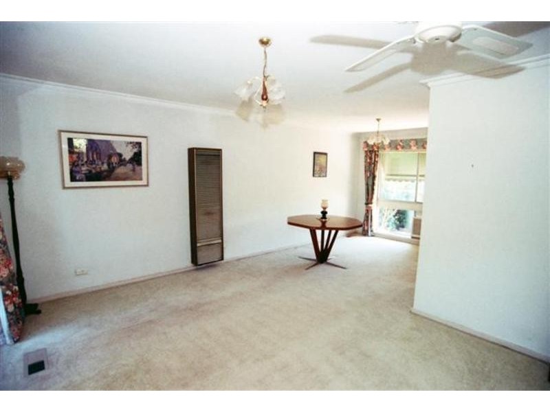 16 Grayson Drive, Scoresby VIC 3179