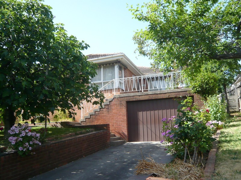 25 Winton Street, Burwood VIC 3125