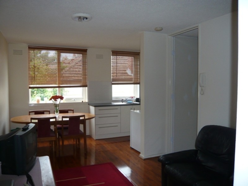 8/40 Ormond Road, Elwood VIC 3184