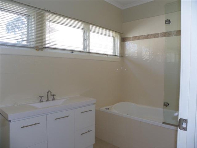 1 Renown Street, Ferntree Gully VIC 3156