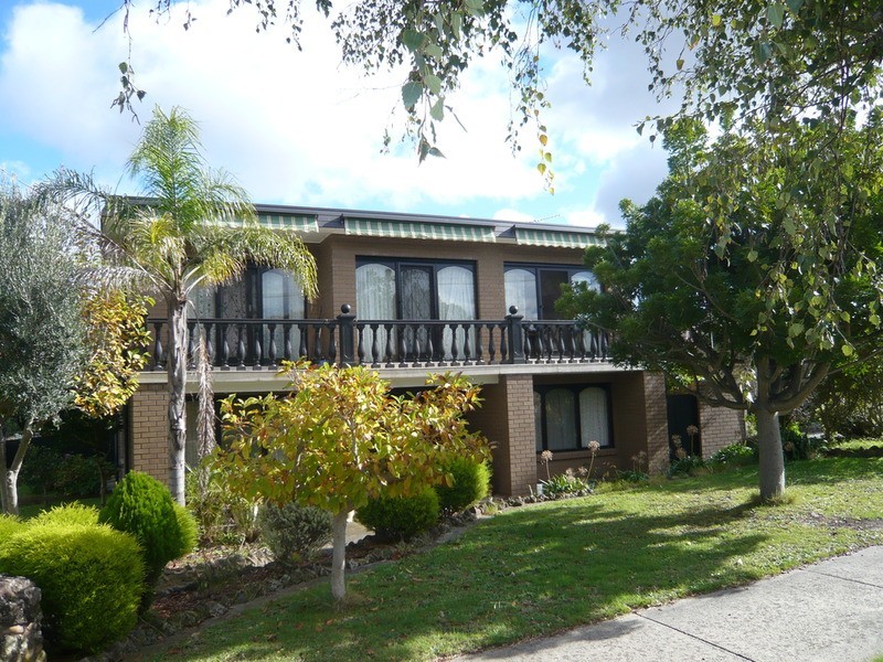 51 Watsons Road, Glen Waverley VIC 3150