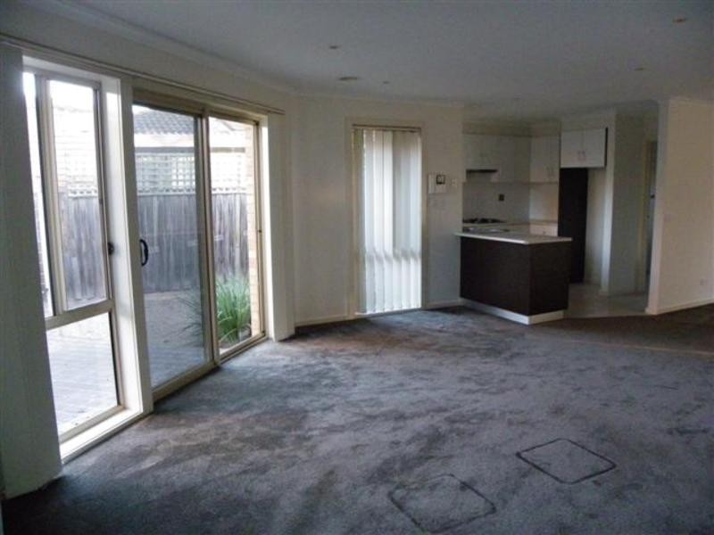 3/10 Ross Street, Ferntree Gully VIC 3156