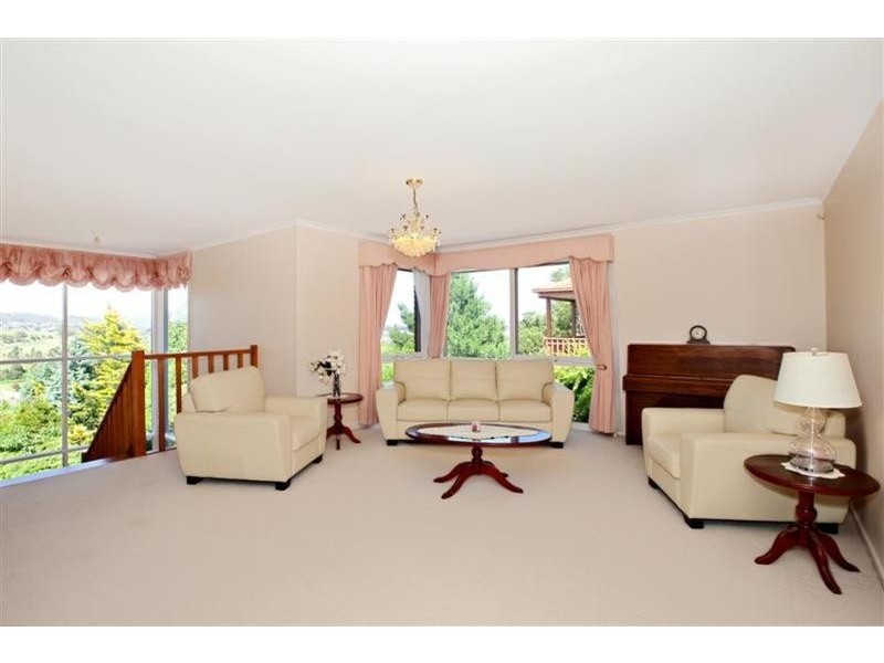 16 Leon Court, Ferntree Gully VIC 3156