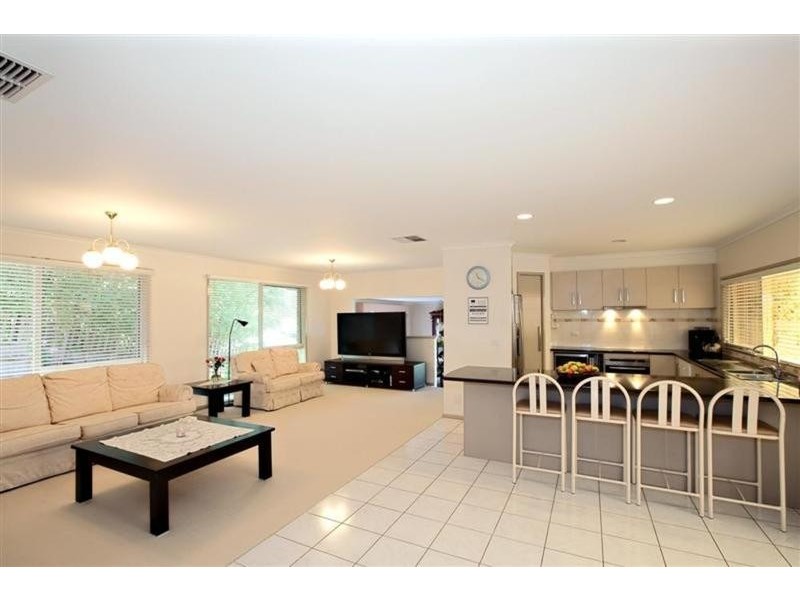 16 Leon Court, Ferntree Gully VIC 3156