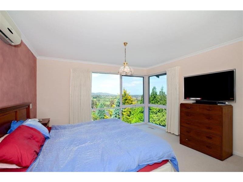 16 Leon Court, Ferntree Gully VIC 3156