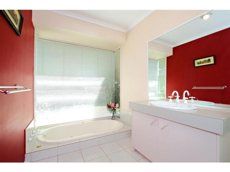 16 Leon Court, Ferntree Gully VIC 3156