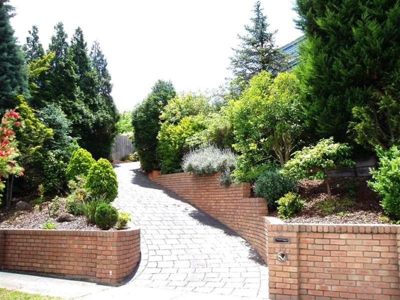 16 Leon Court, Ferntree Gully VIC 3156