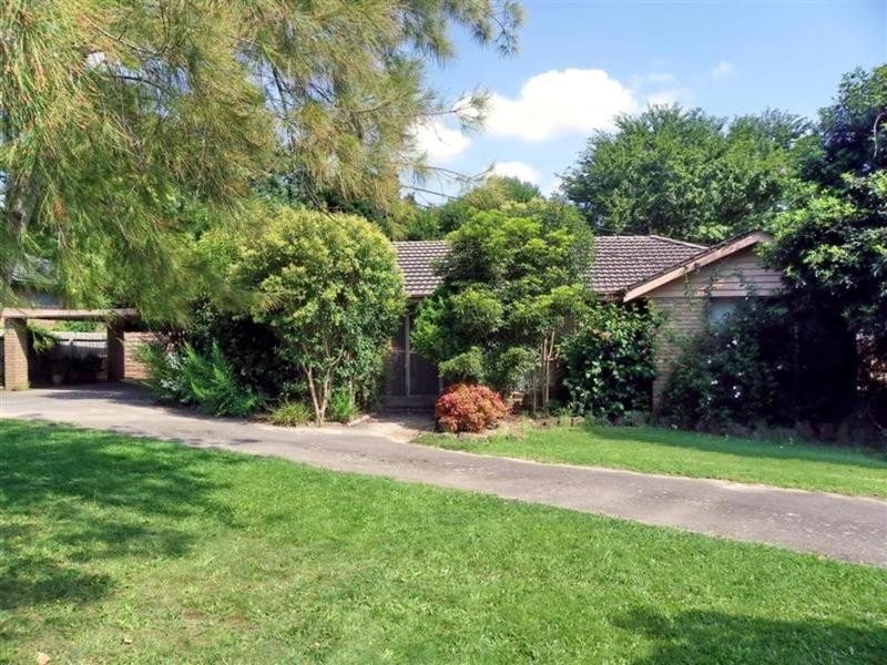 22 Orna (Enter Via Burke Road) Street, Ferntree Gully VIC 3156