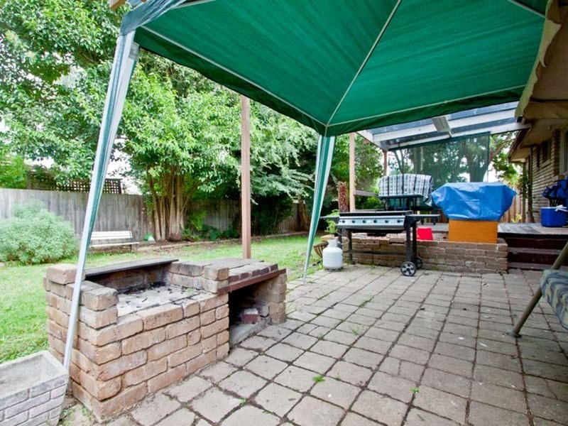 22 Orna (Enter Via Burke Road) Street, Ferntree Gully VIC 3156