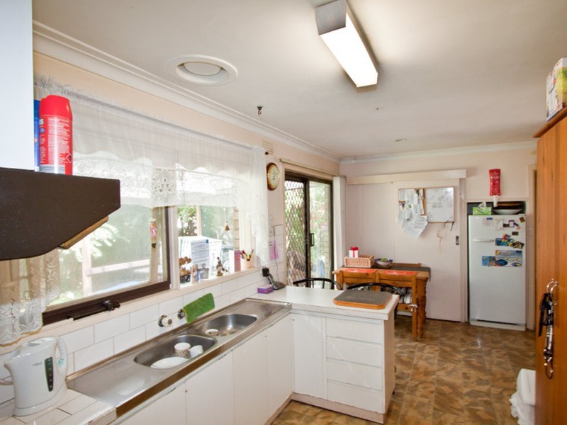 22 Orna (Enter Via Burke Road) Street, Ferntree Gully VIC 3156