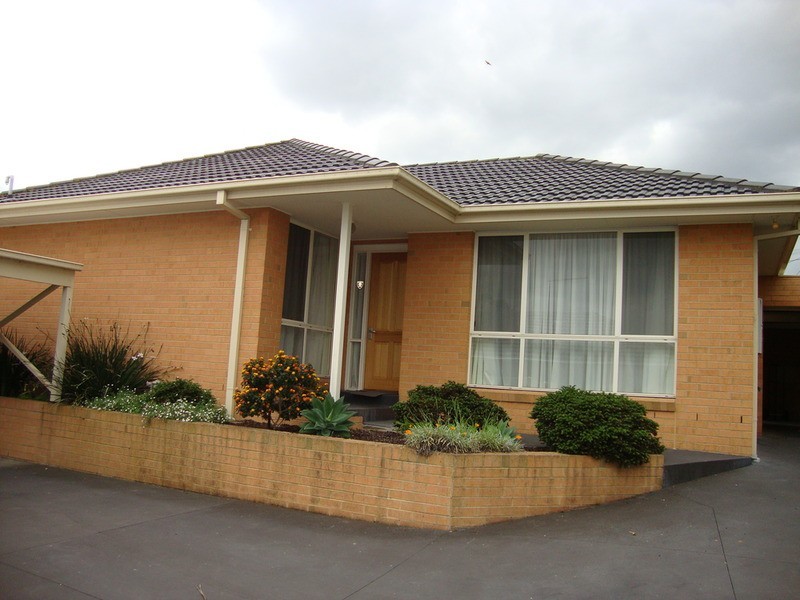 2/67 Begonia Road, Bayswater VIC 3153