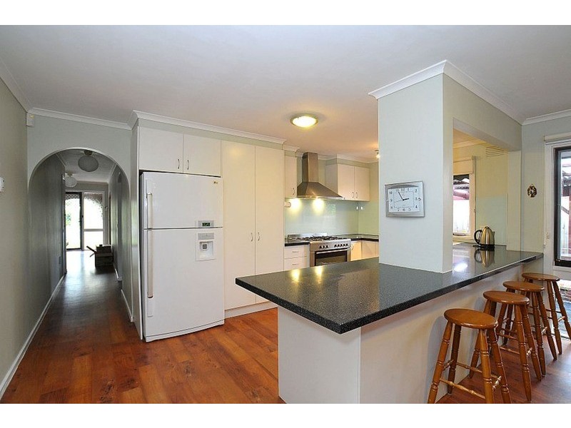 27 Cambden Park Parade, Ferntree Gully VIC 3156